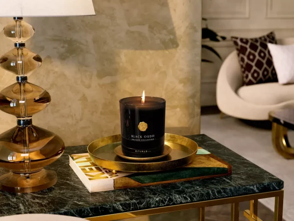 Black Oudh Scented Candle | Rituals Store