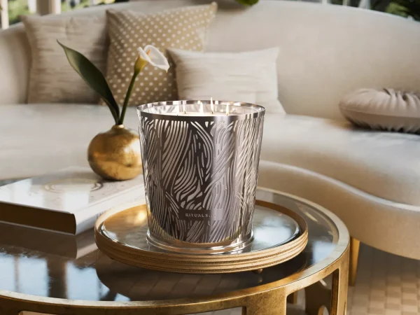 XL Orris Mimosa Scented Candle With Metal Sleeve | Rituals Online